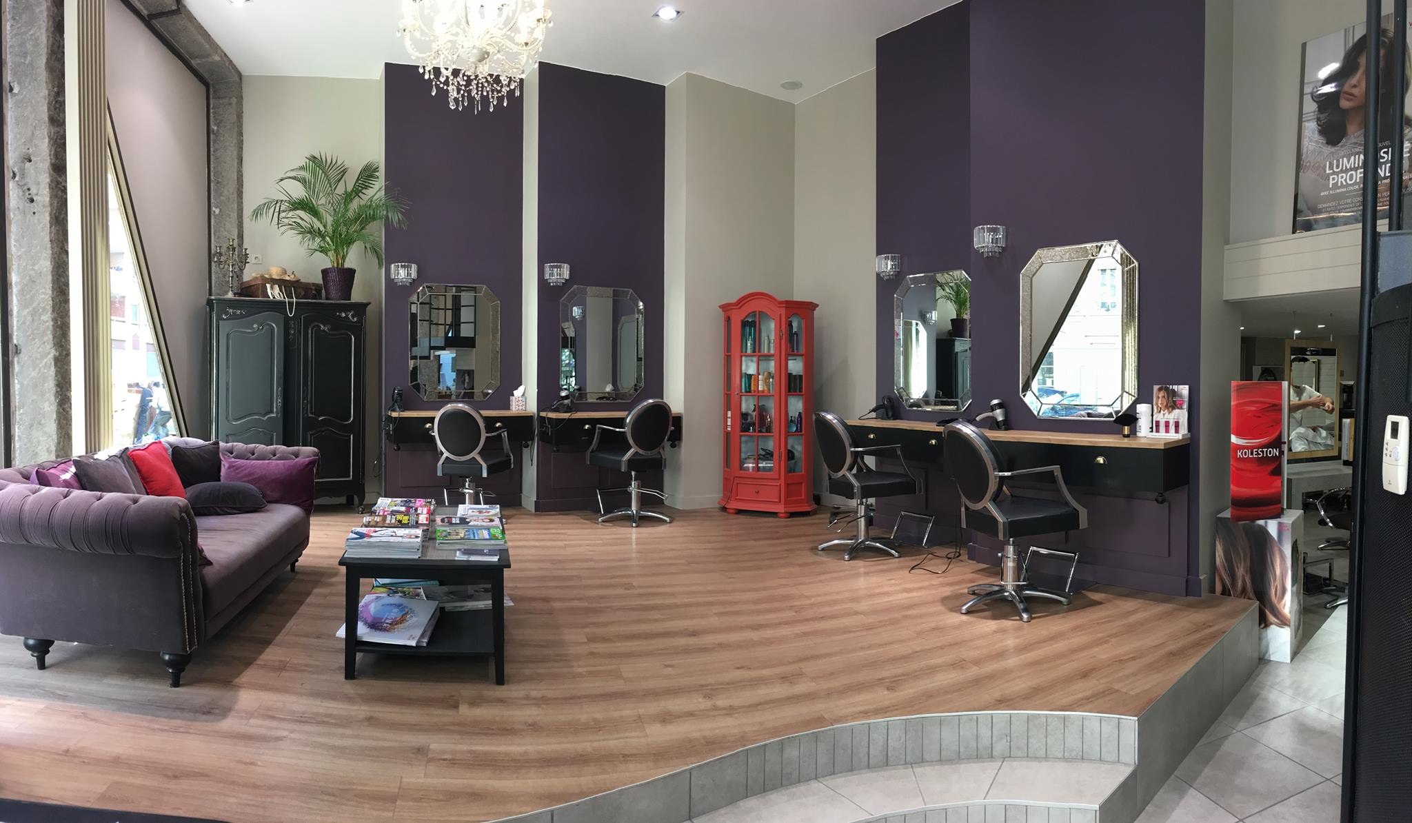 Intérieur chaleureux du salon Alexandre Coiffure
